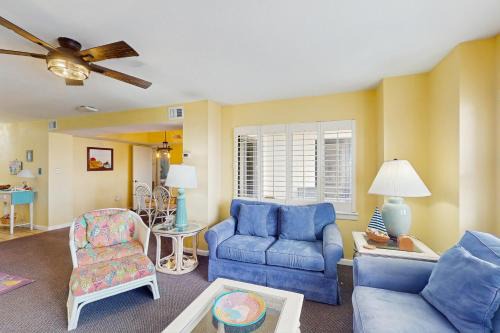 Oceanview condo with 4 pools & 2 hot tubs - steps to the beach