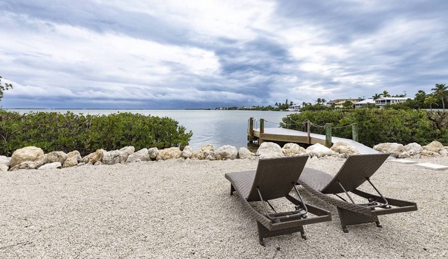 Oceanview Cottage: Embrace Island Living with Sandy Toes and Breathtaking Open Water Views!