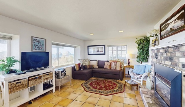 Oceanview Escape with Sweeping Views and Easy Beach Access