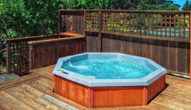 Oceanview home - Hot tub & Steps to Russian Gulch