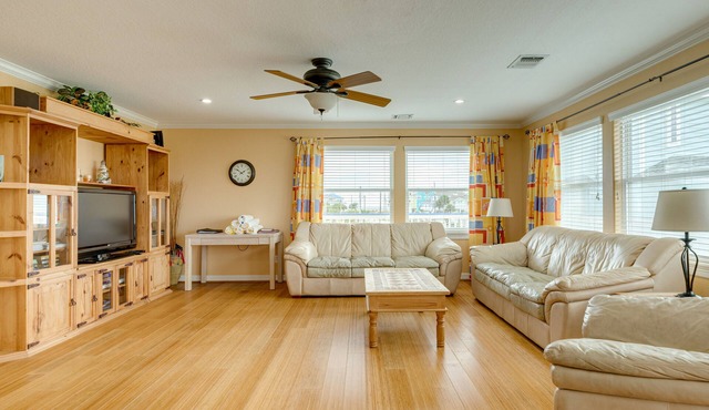 Oceanview home w/balcony, spacious deck, patio, & walk to beach - dogs ok