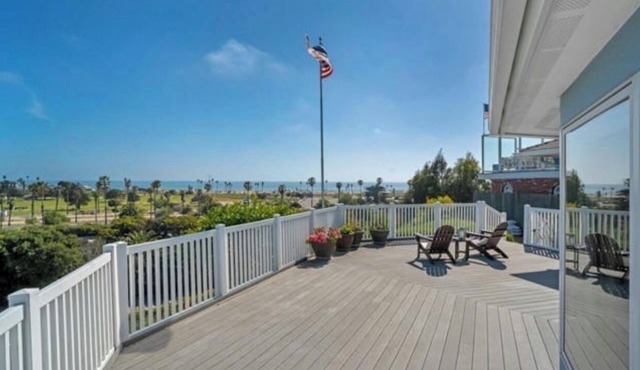 Oceanview home walking distance to beach, pier & short drive to downtown Ventura