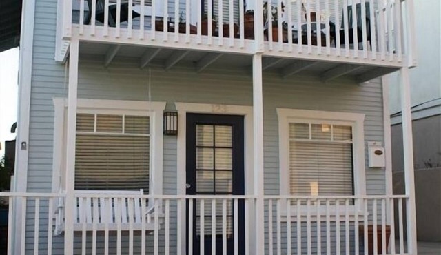 Oceanview House in Manhattan Beach Just 3 Doors to the Beach!