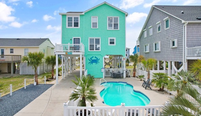Oceanview Key Rest on Oak Island: Spacious 6BR, 5BA home for 15 guests with pool.