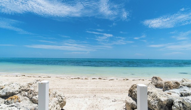 Oceanview Key Colony Beach Condo Private Beach + Heated Pool Balcony Views
