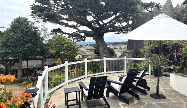 Oceanview Lover's Point Cottage