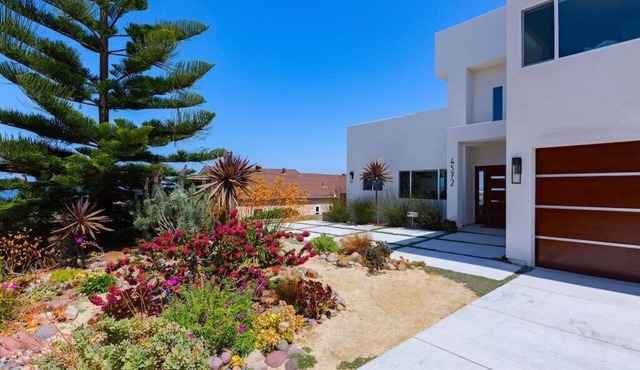 Oceanview Luxury Home - 5 Bedroom - 5 Baths - 3 Decks - Walk to Beach
