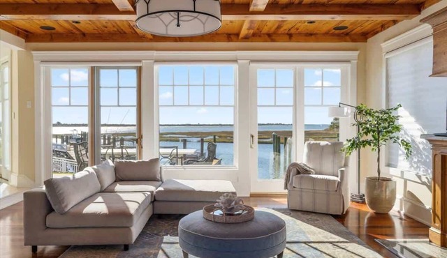 Oceanview Mansion: 2 Deep Water Slips Up to 80'