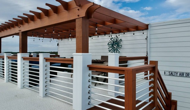 Oceanview NEW Home with Amazing Rooftop and Rec Room! Under 3 min walk 2 beach!