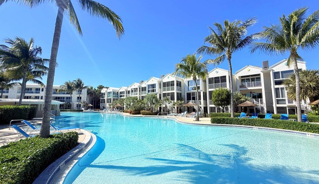 Oceanview Pool View Indoor/Outdoor Pickleball