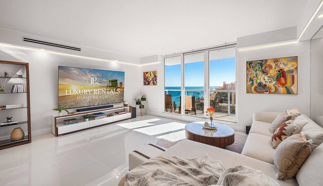 Oceanview Private Residence at Roney Palace