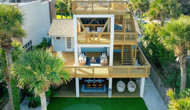 Oceanview Retreat Rooftop Deck & Putting Green