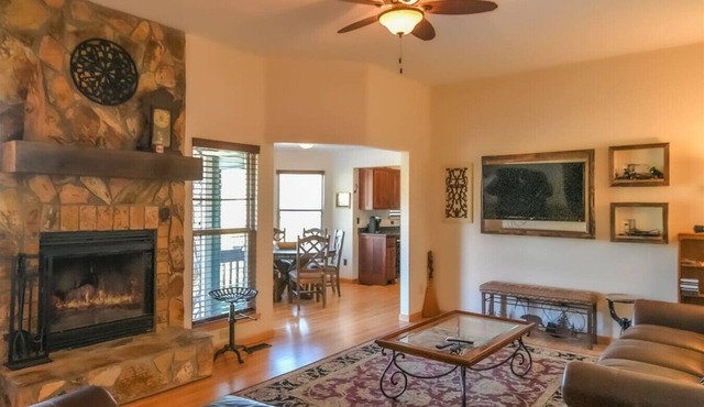 Ocoee Stone Lodge- Wifi, Fireplace, Free Activities, Covered Outdoor Living Area