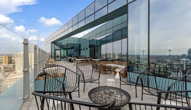 OCS 1908 · 1BR| Center City Luxury Apt w/ Gym|View|Location!