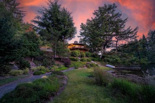 Octagon and Guest House