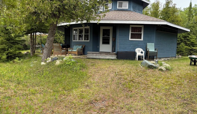 Octagon Beach HousenEnjoy a tranquil getaway w/private beach on Lake Michigan
