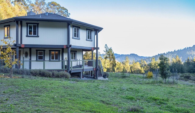 Octagon house Forest Retreat Hot tub Near river access