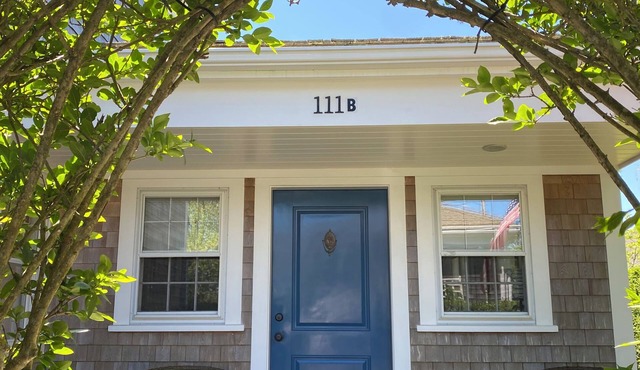 OCTOBER DISCOUNTS! JUST ASK.BEAUTIFUL COTTAGE on ORANGE ST, WALK TO MAIN STREET!
