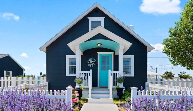 Octopus Cottage: Hot Tub | Kayaks | Fire Pit