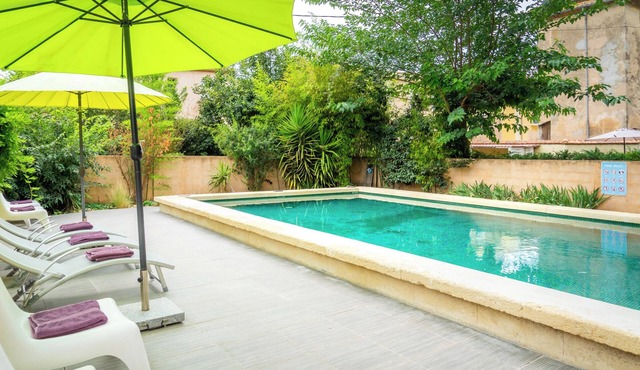 Octopus - large apartment and swimming pool in historic convent in Pézenas