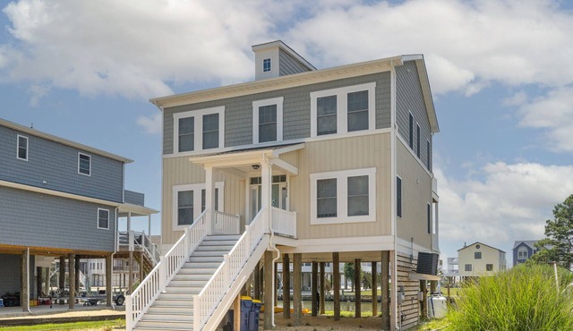 Octopus's Garden - Gorgeous Waterfront in Captain's Cove!