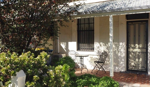 Odeon Cottage - Part of Harrietts