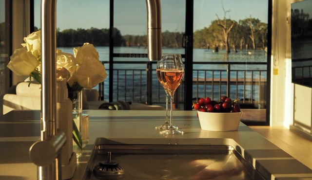 Odyssey - Luxury Houseboat