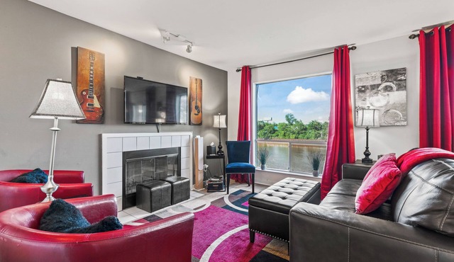 ❤️OF DOWNTOWN NASHVILLE/On the RIVER/2 KNG BDS/2 BA/Walk 2 ALL. BROADWAY🎸/POOL