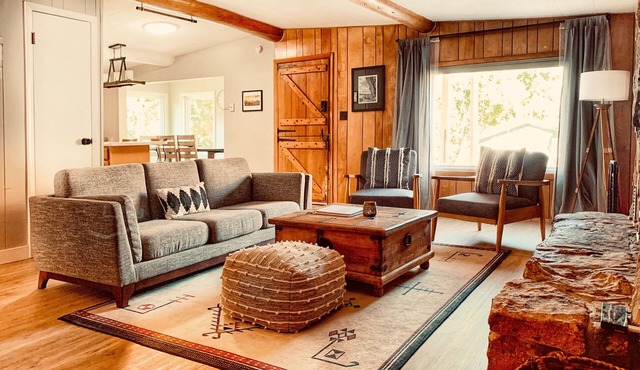 ❤️ of Dwntn 3BD/2BA cozy cabin-style W/fireplace Ski/hike/climb/Hot Springs