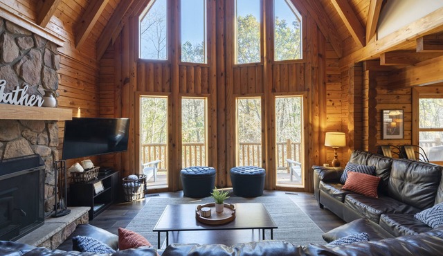 ❤️ of Hocking Hills 🌲 Hot Tub, Wifi, Close to Trails + Caves, 11 Secluded Acres