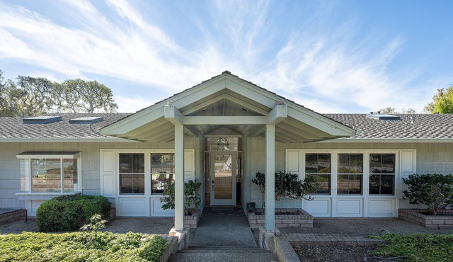 Off 17 Mile Drive Near the Lodge with Ocean Views: 30 Days for the price of 7!