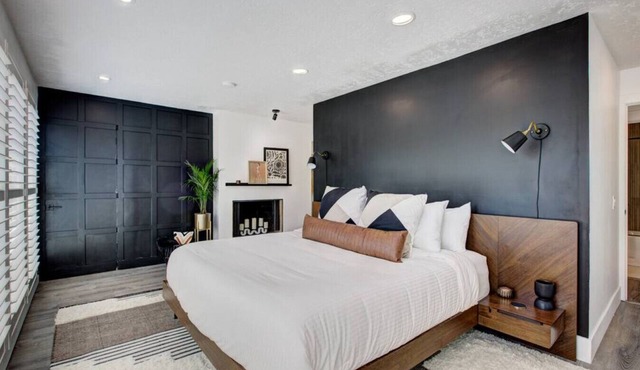 Off-Broadway - Modern w/outdoor oasis of fun