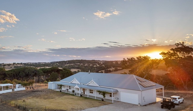 Off grid Luxury in Adelaide Hills