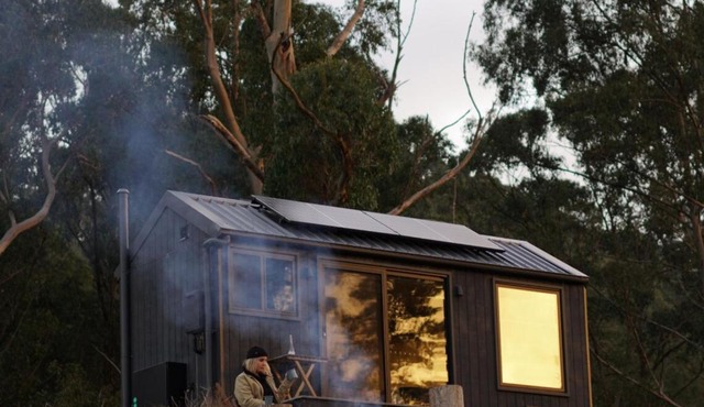 Off-Grid Cabin Surrounded by Nature - Hot Tub - Arlo