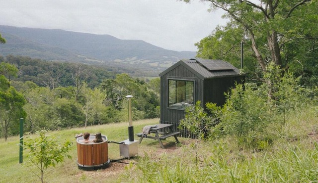 Off-Grid Cabin Surrounded by Nature - Hot Tub - Banjo