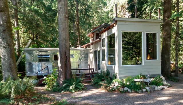 Off-grid Cascade River front cabin with room for the family