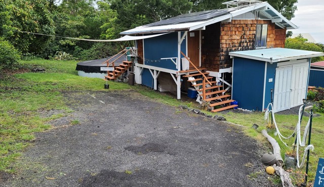 Off grid Cottage on a small farm, fabulous ocean views.