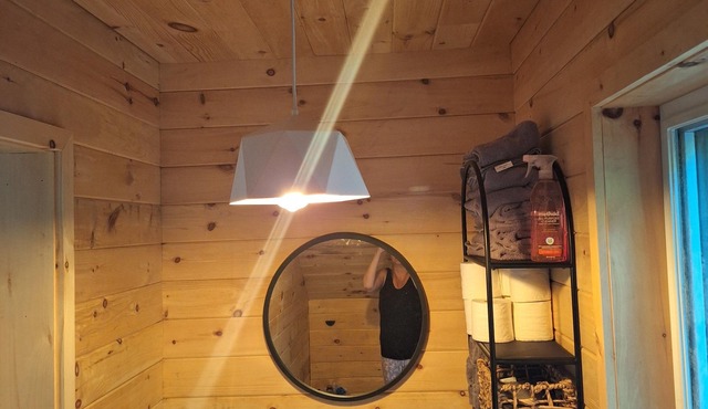 Off Grid Getaway. Water Access only! Luxury in the woods.