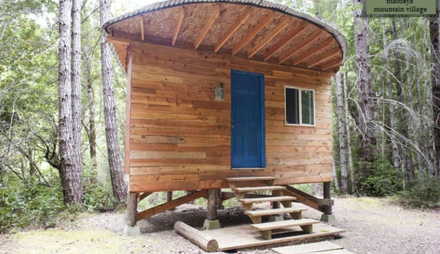 Off-Grid Half Moon @ Sustainable Ecovillage