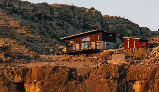 Off-Grid, Modern Cliff House