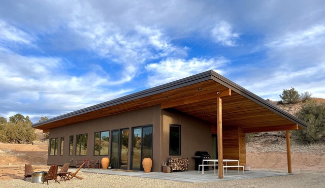 Off-grid Modern Desert Retreat near Bryce Canyon