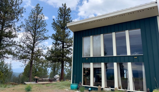 Off-Grid Paradise - Outdoorsy People’s Dream