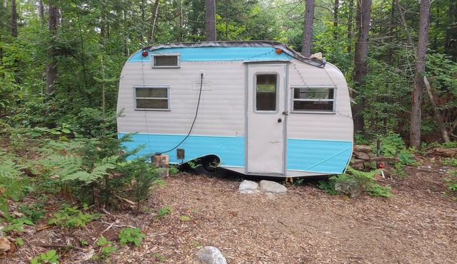 Off-Grid Retro Trailer in the heart of the White Mountain National Forest