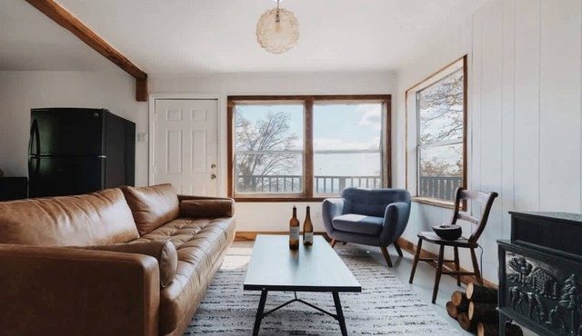 Off-Grid, Rustic, Two Bedroom Cabin Nestled in the Sequoias, Perfect for a Weekend to Disconnect in Nature