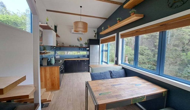 Off-Grid Tiny-House Escape - Manu Waiata