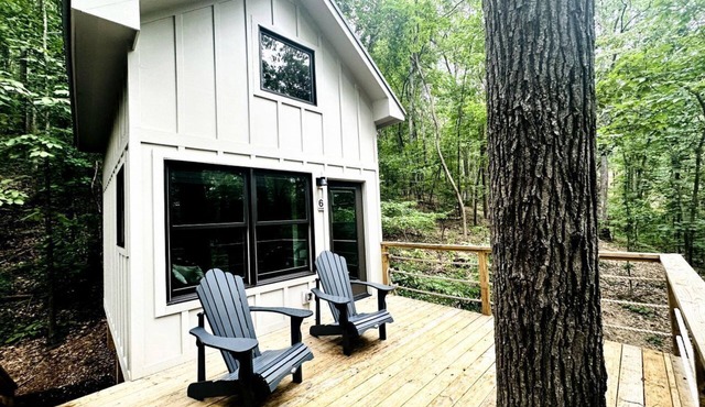 Off-grid Tree House Suitable for Four in Alabama