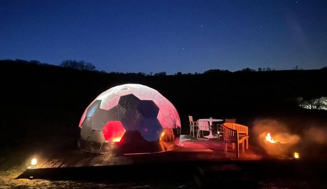 Off-grid Unidome escape with Hot Tub and Sauna for stargazing in Devon’s Blackdown Hills