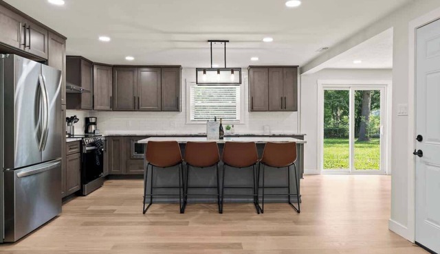 Off Leash Oasis: Hot Tub, Fire Pit & Pets Welcome!