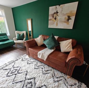 Off M42 Driveway - Solihull Mell Square Spacious 4 Bedroom Home - NR JLR, Birmingham Airport, HS2 Sites, Resorts World, A45, M42, Balsall Common- Regular Work Stays Available - By Samina, ARZ Stays