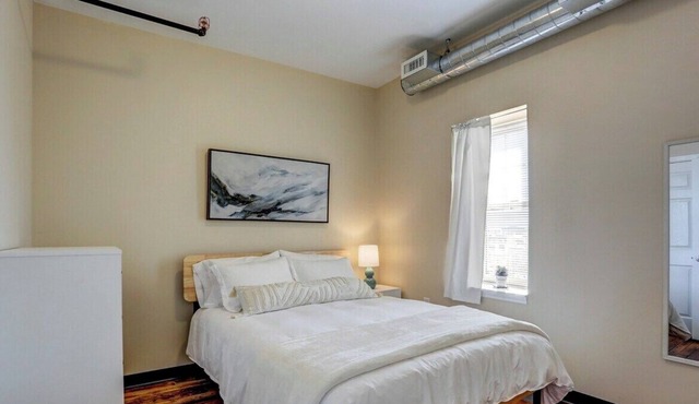 Off-Street Parking, Close to LGH, Pet Friendly!